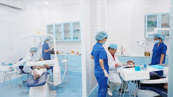 Mặt tiền phòng khám Nha khoa Á - Âu trên đường Thủ Khoa Huân, Quận 1